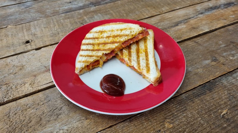 Tosti chorizo sambal tomaat